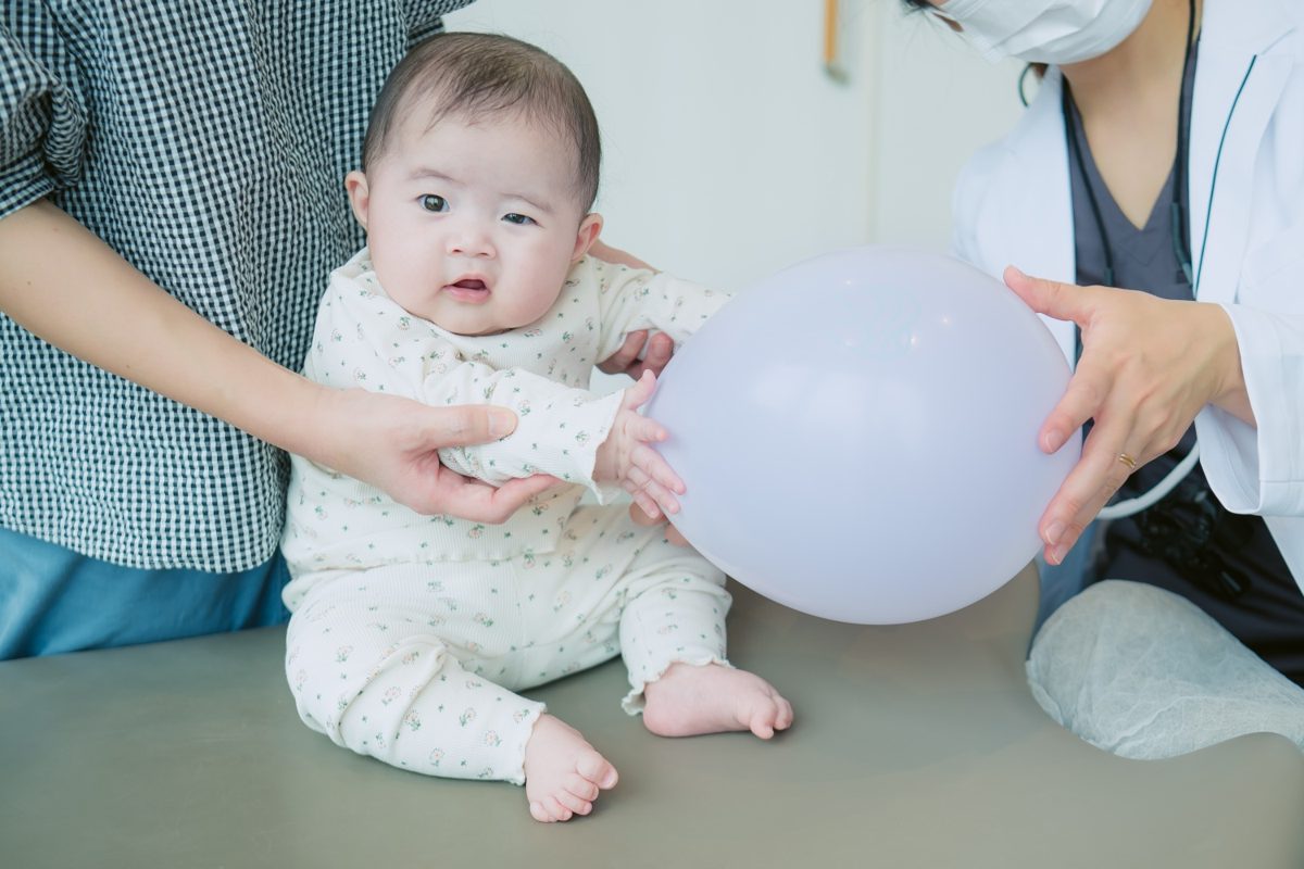 お子さまとスタッフのふれあい