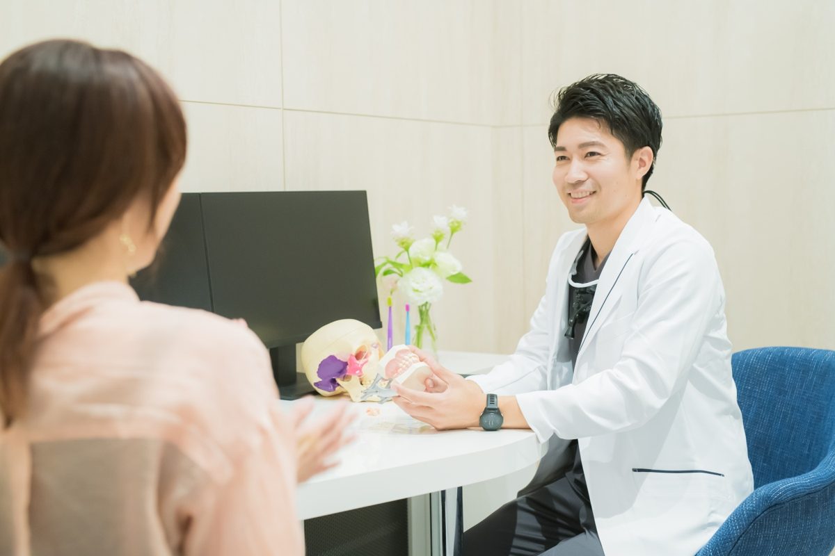 治療の進め方をご説明する様子