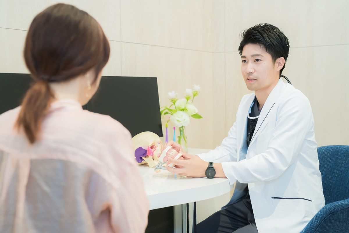 治療計画をご説明する様子
